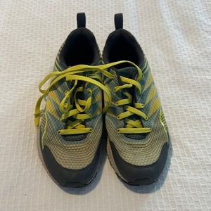 Merrell trail shoes size 9